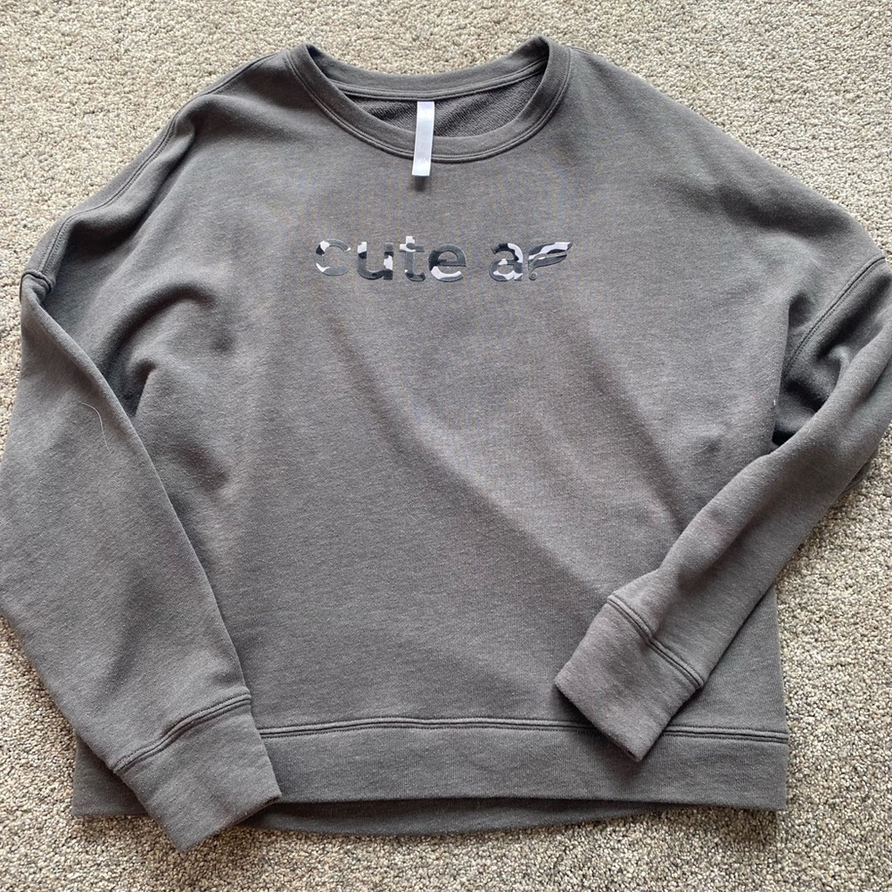Women’s crewneck sweatshirt